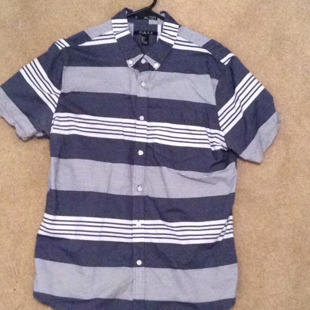 Button up - Picture 3 of 3